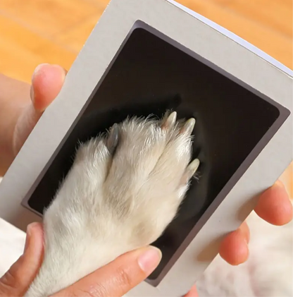 Capture your pet's paw prints safely with our non-toxic, ink-free footprint pad! Perfect for keepsakes! 🐾✨